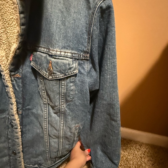 Levi's Cream Sherpa Lined Trucker Jacket - Picture 6 of 16